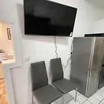Monteurwohnung Mit Balkon In شقة *