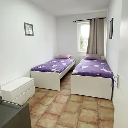 Monteurwohnung Mit Balkon In Duisburg Apartamento Angerhausen