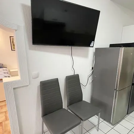Monteurwohnung Mit Balkon In Apartmán *